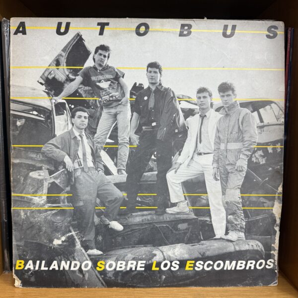 Autobús / Bailando sobre los escombros