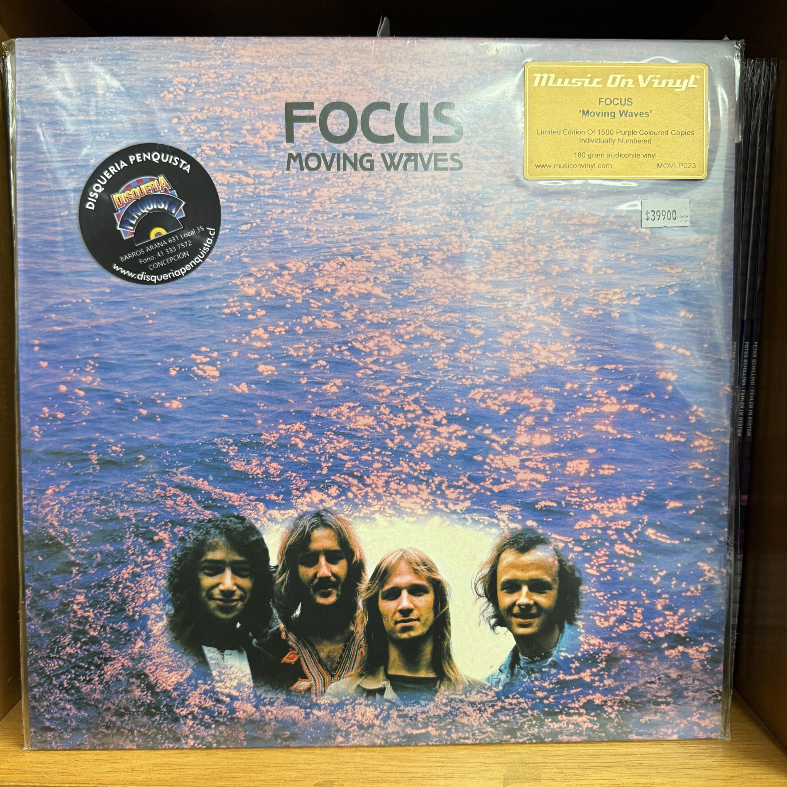 Focus / Moving Waves